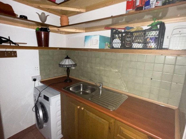 Satılık veya Kiralık / Alsancak Necat British College Karşısı Mükemmel Durumda Kendine Ait Kocaman Bahçesi , Meyve Ağaçları ve Havuzuyla Mükemel Bir Villa! - Fotoğraf 2