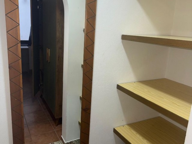 Satılık veya Kiralık / Alsancak Necat British College Karşısı Mükemmel Durumda Kendine Ait Kocaman Bahçesi , Meyve Ağaçları ve Havuzuyla Mükemel Bir Villa! - Fotoğraf 4