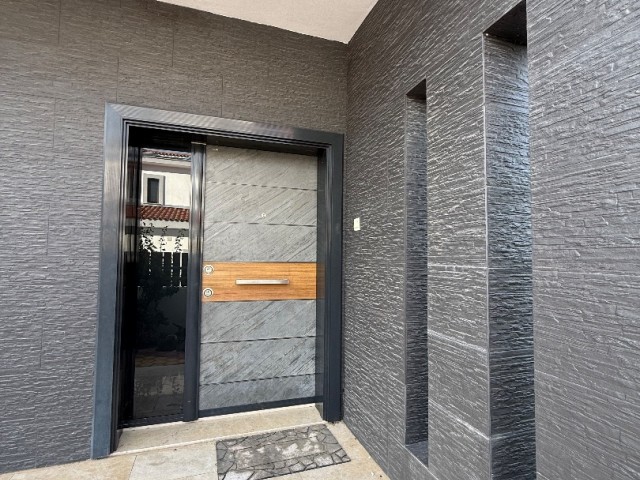 Girne Merkezde (Magic Plus Arkası) 4 Yatak odalı 3 Banyolu Lüks Havuzlu Villa ! - Fotoğraf 2