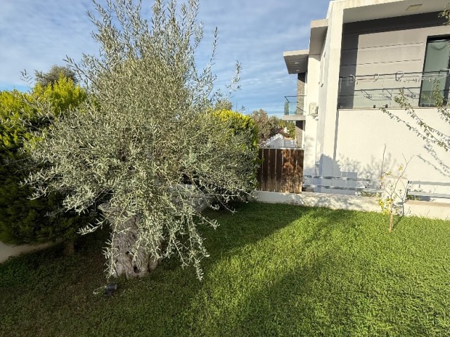 Girne Merkezde (Magic Plus Arkası) 4 Yatak odalı 3 Banyolu Lüks Havuzlu Villa ! - Fotoğraf 4