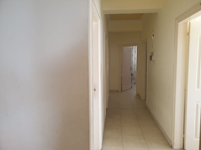 girne merkezde TÜRK KOÇANLI bakımlı eski daire
