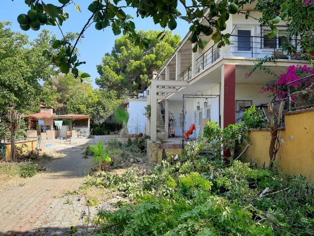Lapta da Dağ ve Deniz Manzaralı 2 Dönüm Arazi İçinde Eski Yapı 12 Odalı Butik Otel Olmaya Müsait Kelepir Satılık Villa .. - Fotoğraf 2