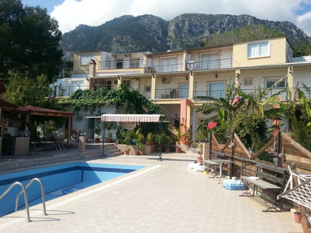 Lapta da Dağ ve Deniz Manzaralı 2 Dönüm Arazi İçinde Eski Yapı 12 Odalı Butik Otel Olmaya Müsait Kelepir Satılık Villa .. - Fotoğraf 3