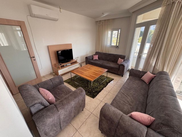 Girne Boğaz'da Şehir ve Dağ Manzaralı FIRSAT Eşyalı 3+1 Daire - Fotoğraf 2