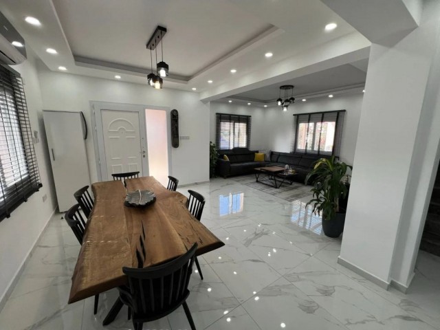 İskele Satılık Site İçi Villa Full Eşyalı 3+1 - Fotoğraf 3