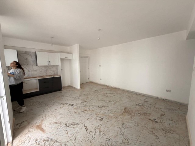 Gazimağusa'da Yılın Fırsatı! Şehir İçi 2+1 Daire, 80 m², Hemen Taşınabilirsiniz! - Fotoğraf 3