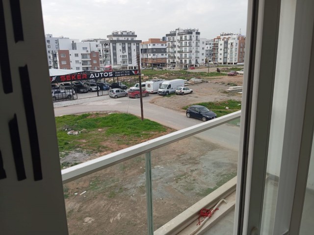 Araç Takasına Uygun !!! Gazimağusa Çanakkale Bölgesi Satılık 2+1 Daire - Fotoğraf 1