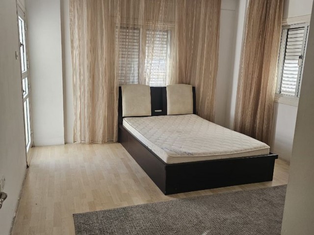 Gazimağusa Gülseren'de Satılık 3+1 Eşyalı Daire - Şehir Manzaralı - Fotoğraf 3
