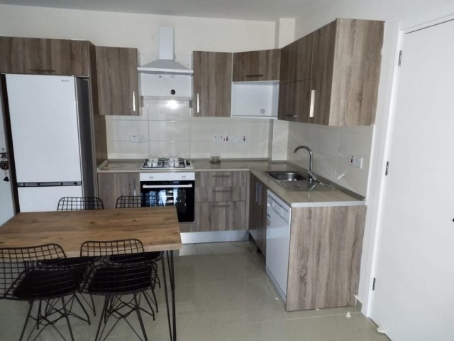 Gazi Magusa Merkez de Daü Yakını 2+1 Eşyalı Daire Bu Fırsat Kaçmaz - Fotoğraf 2