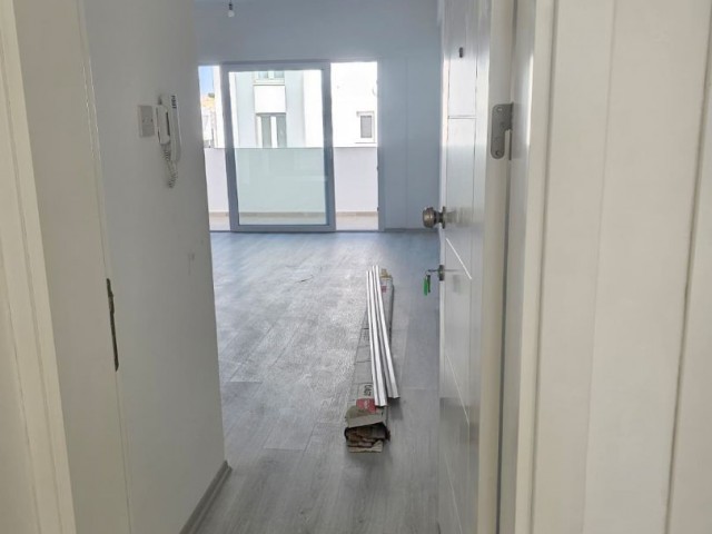 Mağusa Lefkosa Ana Yolu Üzeri 2+1 Daire - Fotoğraf 1