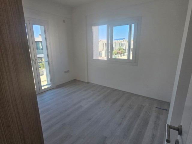Mağusa Lefkosa Ana Yolu Üzeri 2+1 Daire - Fotoğraf 2