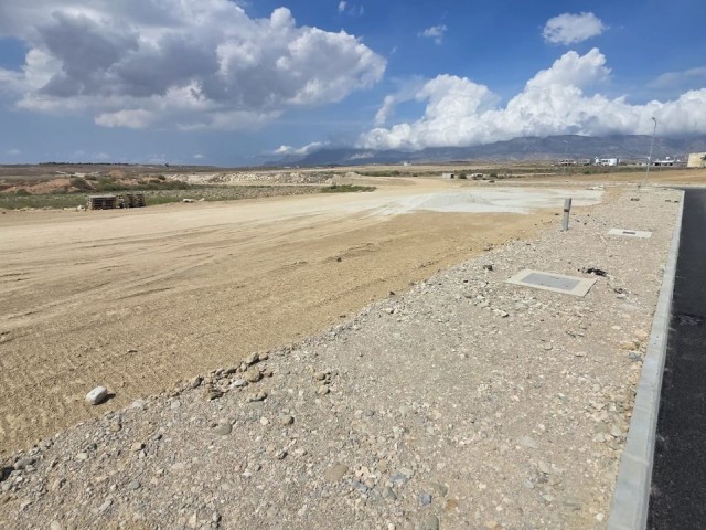 Lefkoşa Kanlıköy’de Hayalinizdeki Villayı İnşa Etme Fırsatı! 1000 M2 Türk Malı Köşe Arsa 40 M2 Ön Cephe - Fotoğraf 1