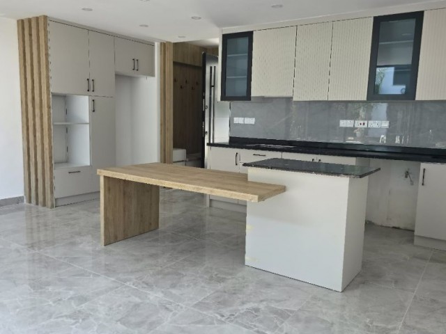 GİRNE KARŞIYAKA SATILIK 2+1 VİLLA