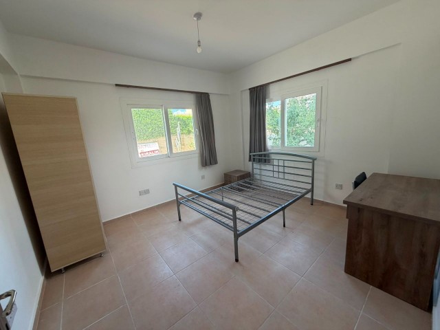 Lefkoşa Gönyeli’ de 4+1 150 m2, Türk Malı, Eşyalı Satılık Zemin Kat Daire - Fotoğraf 1