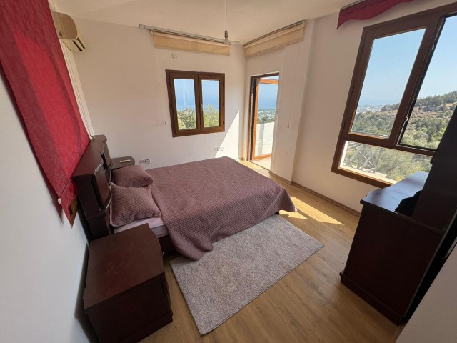 Girne, Lapta’ da 3+1, 290 m2, Havuzlu ve Geniş Bahçeli Satılık Tripleks Villa - Fotoğraf 4