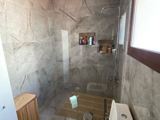 Tatlısu’da Site İçerisinde Deniz manzaralı, Geniş Bahçeli Satılık 3+1 Köşe İkiz Villa - Fotoğraf 3