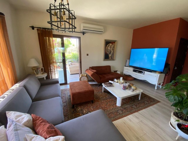 Tatlısu’da Site İçerisinde Deniz manzaralı, Geniş Bahçeli Satılık 3+1 Köşe İkiz Villa - Fotoğraf 4