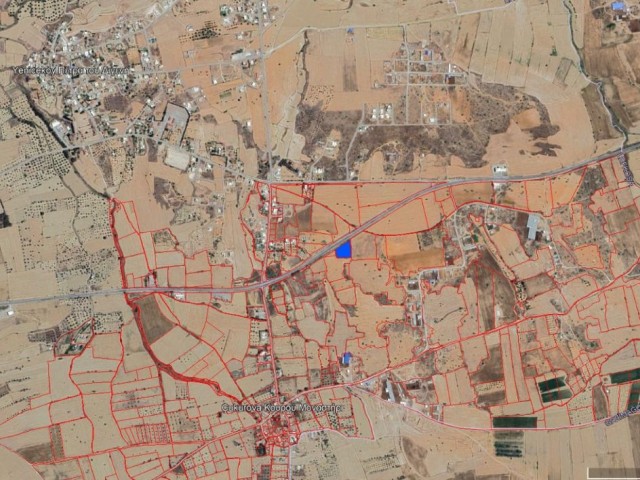 Lefkoşa Çukurova'da Anayol Üstü 2.5 Dönüm Satılık Arazi - Fotoğraf 2