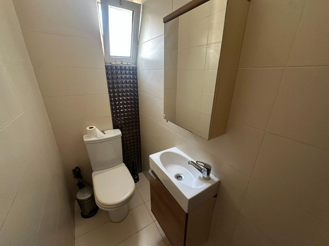 Lefkoşa Göçmenköy’ de 3+1, 170m2, Ticari İzinli, Türk Malı, Satılık Dubleks Daire - Fotoğraf 1