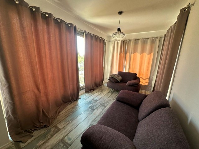 Lefkoşa Göçmenköy’ de 3+1, 170m2, Ticari İzinli, Türk Malı, Satılık Dubleks Daire - Fotoğraf 2