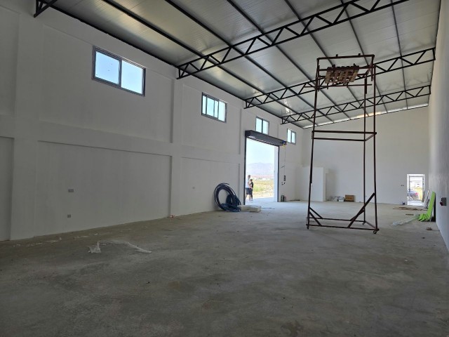 Lefkoşa Alayköy, Sanayide 500 m2 Arsa İçerisinde 300 m2, Satılık İşyeri - Fotoğraf 1