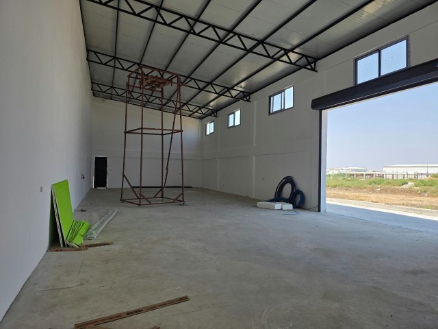 Lefkoşa Alayköy, Sanayide 500 m2 Arsa İçerisinde 300 m2, Satılık İşyeri - Fotoğraf 3
