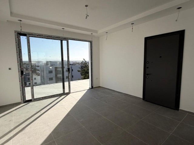 Lefkoşa Gönyeli’ de Ferah Çift Balkonlu 2+1, 80 m2 Satılık Penthosue - Fotoğraf 1
