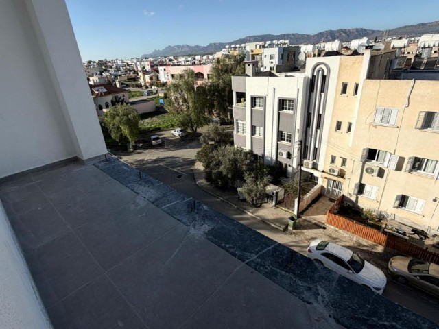Lefkoşa Gönyeli’ de Ferah Çift Balkonlu 2+1, 80 m2 Satılık Penthosue - Fotoğraf 4