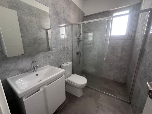 Lefkoşa Gönyeli’ de 2+1, 90m, Alt Geçide Yakın, Geniş, Bakımlı, Masrafsız Satılık Apartman Dairesi