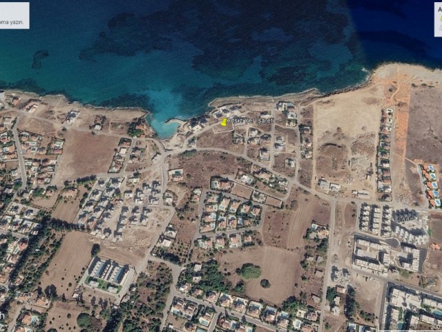 Girne, Karşıyaka’da 1332m2, % 35 İmar, 2 Kat İzinli Denize 50 Metre Mesafede Satılık Arsa - Fotoğraf 3