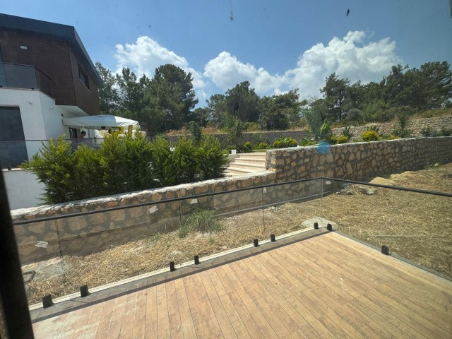 Girne Çatalköyde Lüks 4+1 350 m² Triplex Havuzlu Villa - Fotoğraf 2