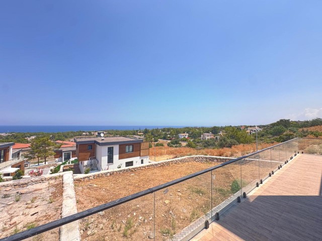 Girne Çatalköyde Lüks 4+1 350 m² Triplex Havuzlu Villa - Fotoğraf 3