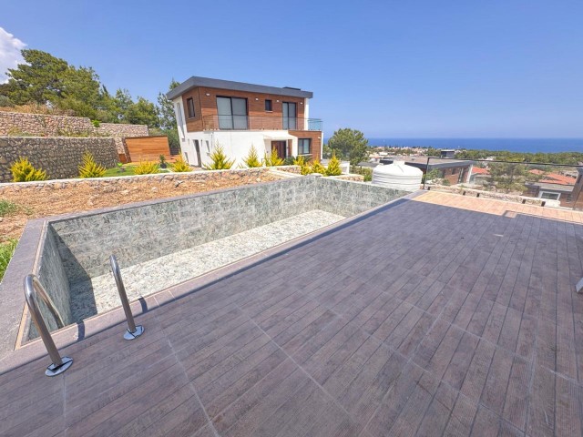Girne Çatalköyde Lüks 4+1 350 m² Triplex Havuzlu Villa - Fotoğraf 4