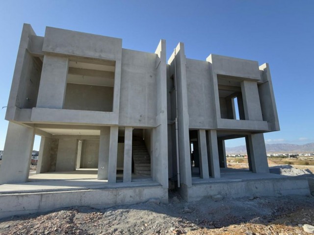 Lefkoşa Batıkent’ te 3+1, 150m2, Şömineli, Bahçeli, Türk Malı, Satılık Villalar - Fotoğraf 1