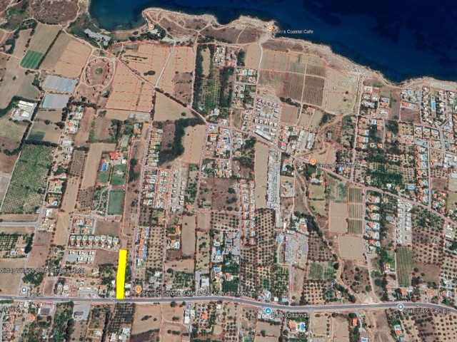 Girne Lapta’ da Denize 800m Mesafede, Ticari İzinli, 2648m2 Satılık Arsa