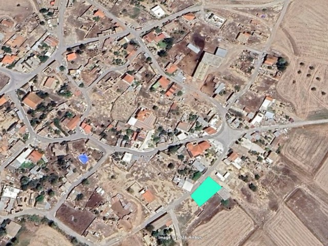 Lefkoşa Meriç’ te, 485m2 Köy İçinde, Türk Malı, Satılık Ticari ve Konut İmarlı Arsa - Fotoğraf 1