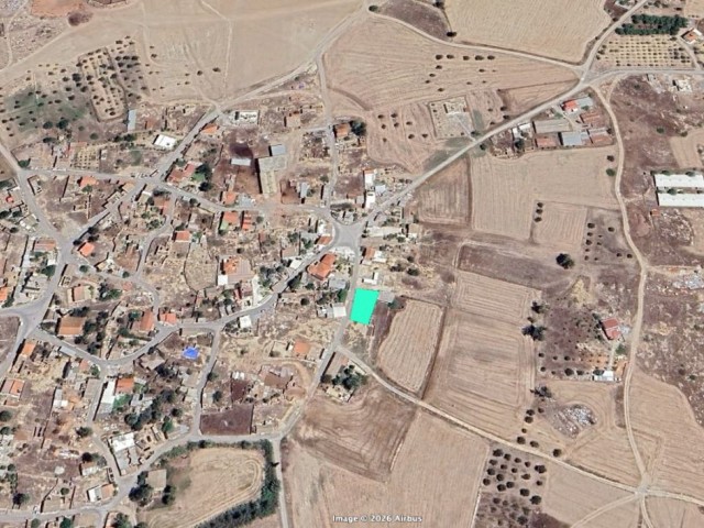 Lefkoşa Meriç’ te, 485m2 Köy İçinde, Türk Malı, Satılık Ticari ve Konut İmarlı Arsa - Fotoğraf 3