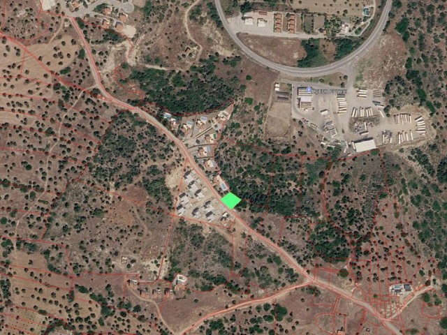 Girne Arapköy' de 1.931m2, Dağ ve Deniz Manzaralı Satılık Arazi - Fotoğraf 1