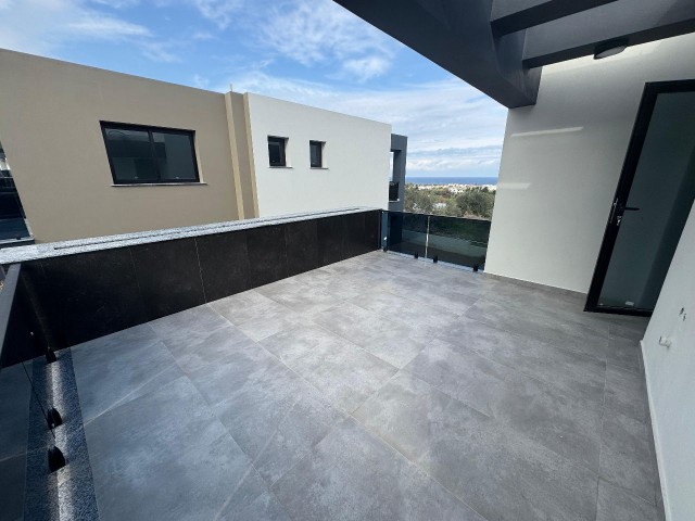 Girne Lapta'da Muhteşem Manzaralı 4+1, 250 m2 Satılık Lüks Villalar - Fotoğraf 3