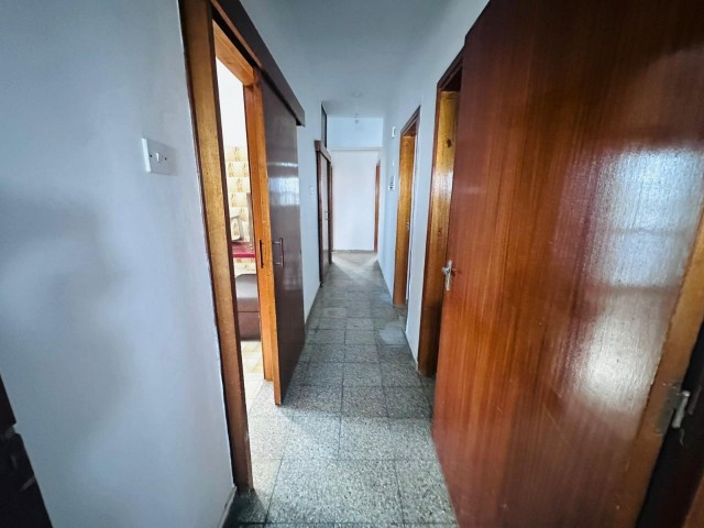 Lefkoşa Taşkınköy'de Şehir Manzaralı Geniş 3+1 Daire Satılık! - Fotoğraf 2