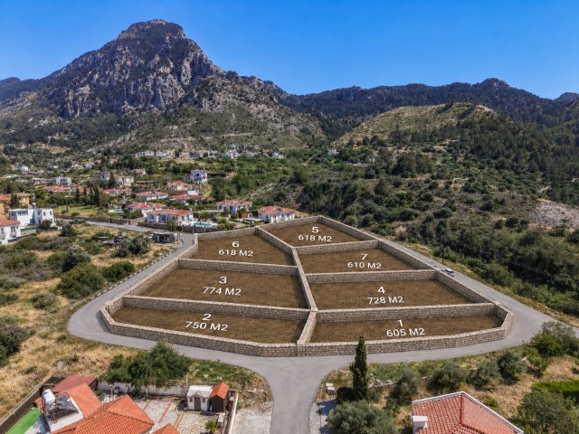 Karşıyaka’da mükemmel deniz ve dağ manzaralı villa yapımına uygun satılık arsalar - Fotoğraf 1