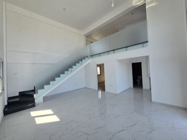 Girne Alsancak deniz tarafında harika manzaralı SATILIK LOFT 2+1 DAİRE - Fotoğraf 2