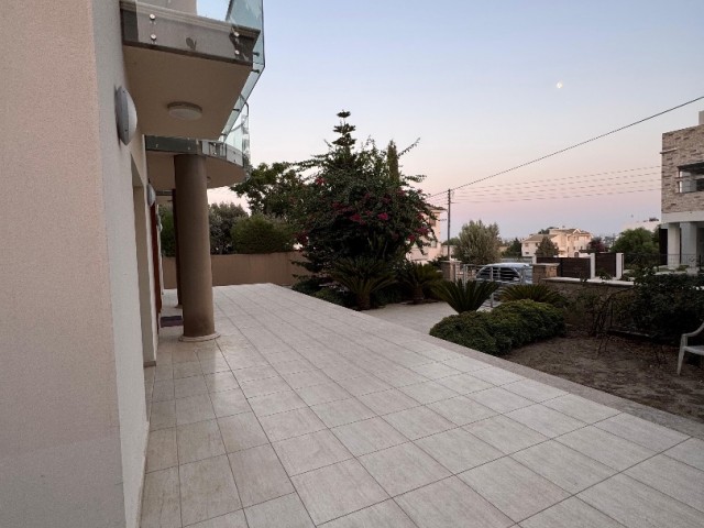 Gönyeli’de Aşıklar Tepesi Yakınında Özel Yapım Satılık 4+1 Eşyasız Villa - Fotoğraf 1