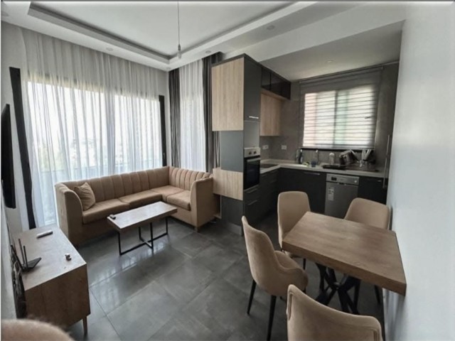 Girne merkez’de havuzlu site içerisinde 1 + 1 satılık ticari izinli ofis daire - Fotoğraf 1