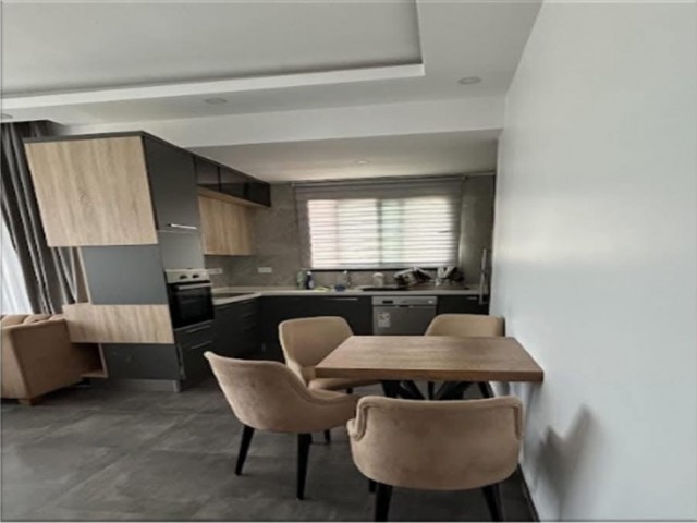 Girne merkez’de havuzlu site içerisinde 1 + 1 satılık ticari izinli ofis daire - Fotoğraf 2