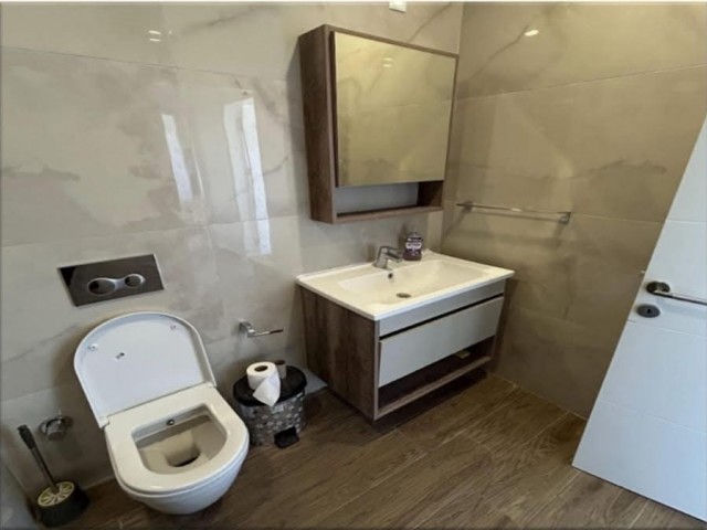 Girne merkez’de havuzlu site içerisinde 1 + 1 satılık ticari izinli ofis daire - Fotoğraf 4