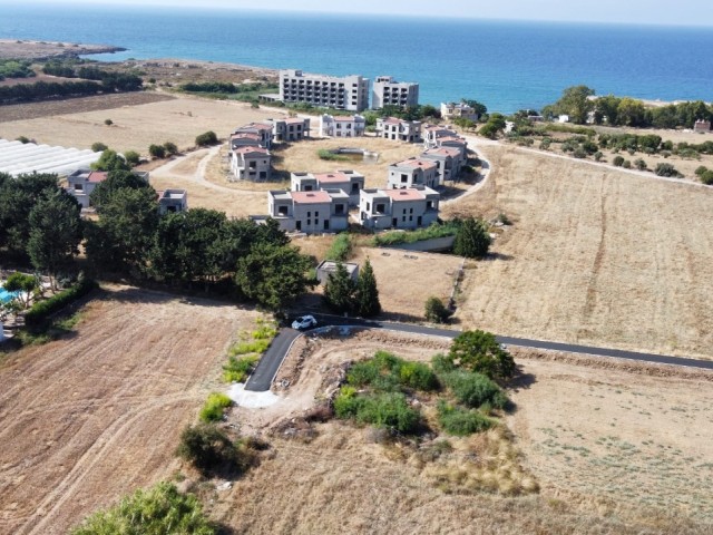 lapta’da denize 300 metre mesafesinde dağ ve deniz manzaralı %40 imarlı arazi - Fotoğraf 2