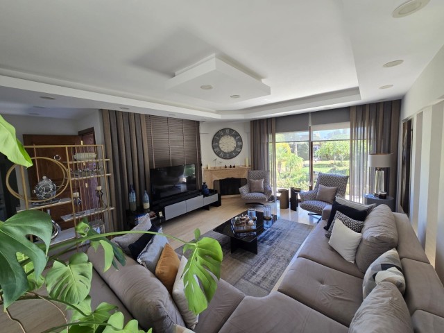 Edremit’te çok güzel konumda 850 m2 bahçeli full eşyalı 3+1 satılık villa - Fotoğraf 3