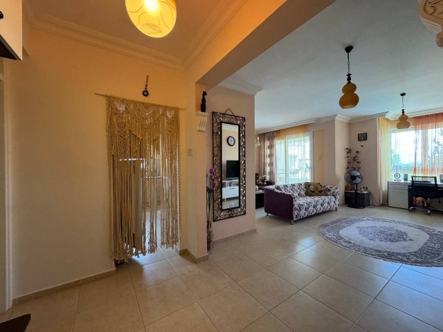 Alsancak, Girne'de Deniz Manzaralı Geniş 3+1 Satılık Daire