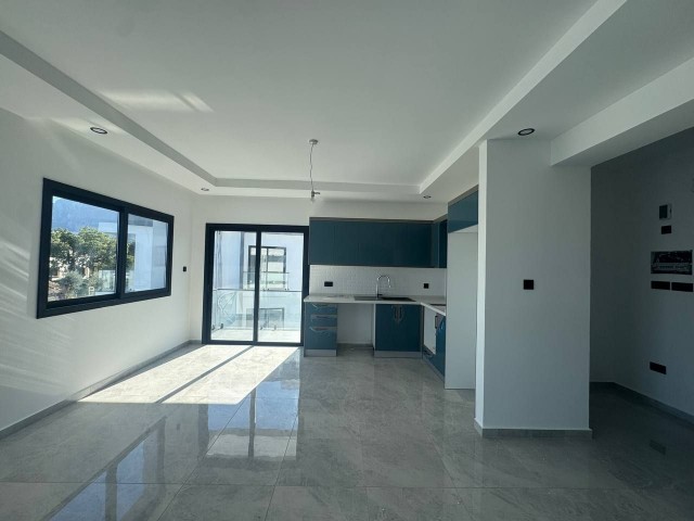 Girne Alsancak’ta Satılık 2 Yatak Odalı Bahçeli Daireler ve Penthouse - Fotoğraf 4